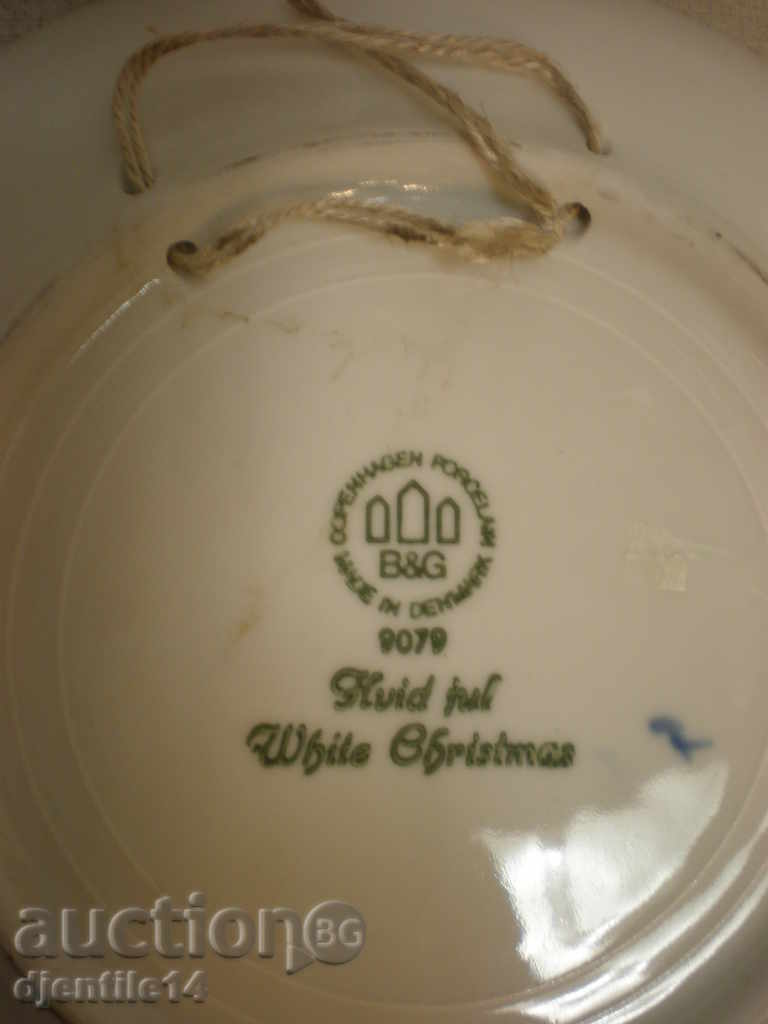 Auction porcelain dish. Auction porcelain dish.