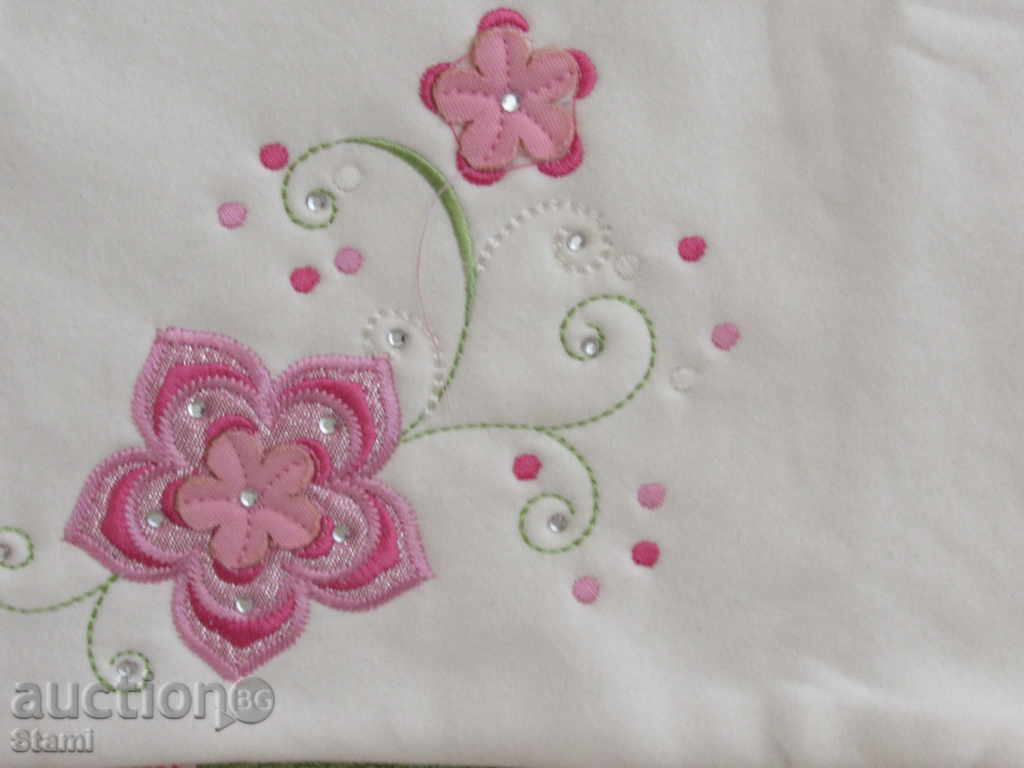 Бял детски блузон с бродерия за момиче размер 116, нов с цена 8.00 лв. | € 4.09 Бял детски блузон с бродерия за момиче размер 116, нов с цена 8.00 лв. | € 4.09