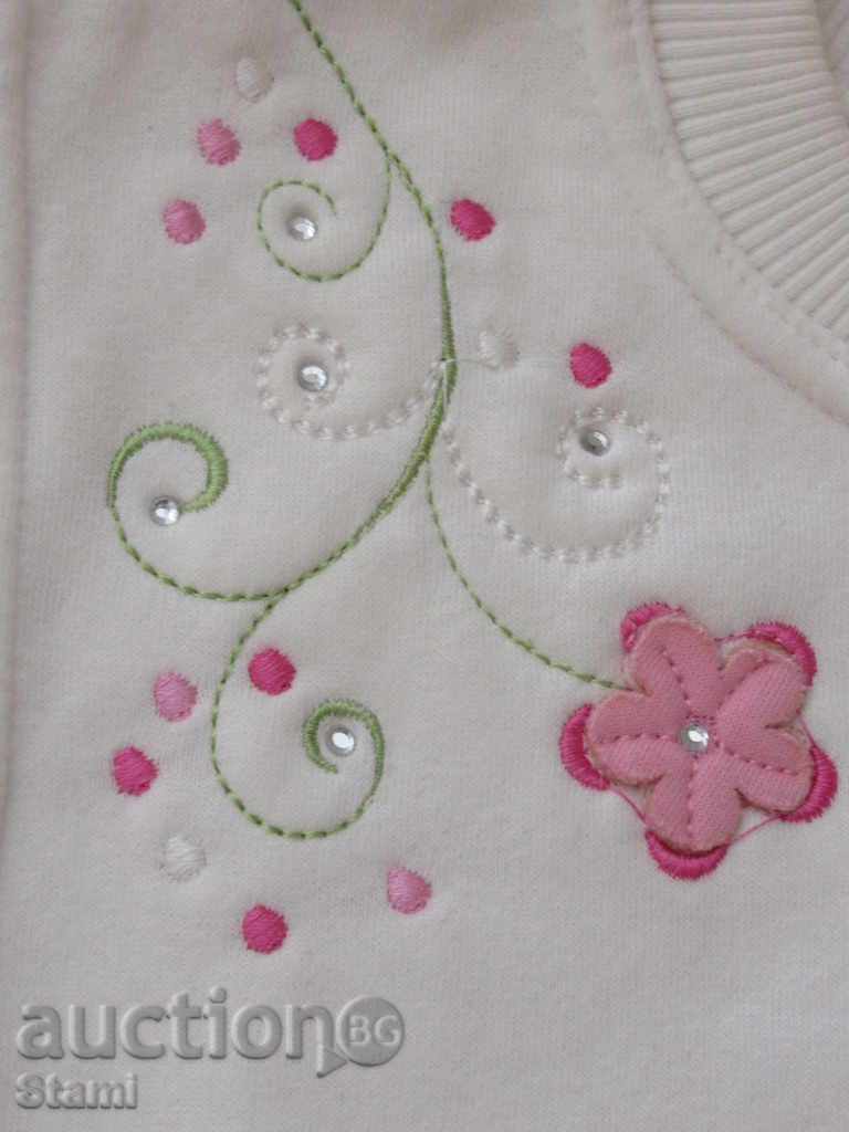 Аукцион Бял детски блузон с бродерия за момиче размер 116, нов Аукцион Бял детски блузон с бродерия за момиче размер 116, нов