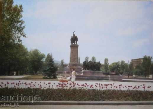 Паметникът на Съветската армия - пощенска картичка