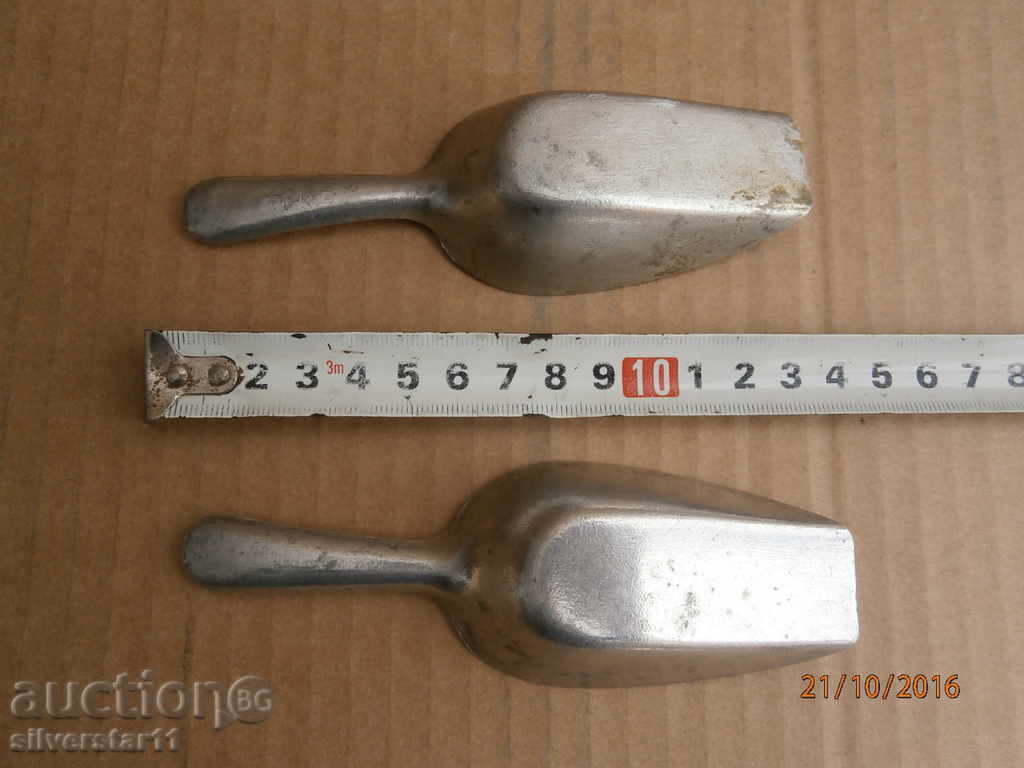 Delivery of spoonfuls of coffee spices salt or sugar Delivery of spoonfuls of coffee spices salt or sugar