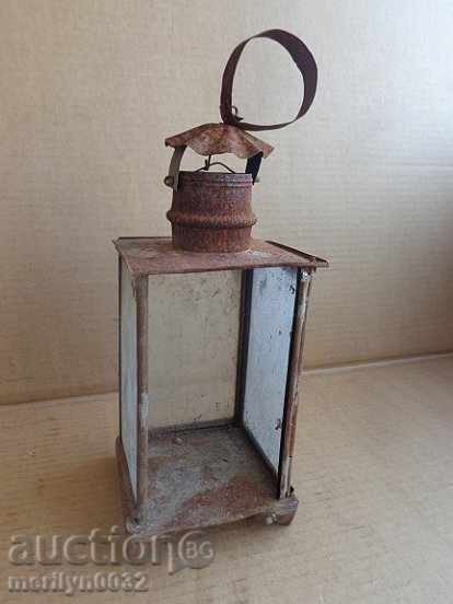 lampă de lanternă veche proiector primitiv