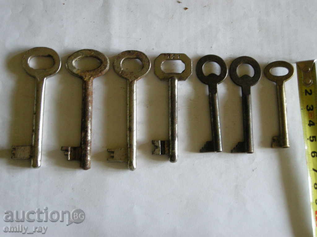 Auction lot of old keys Auction lot of old keys
