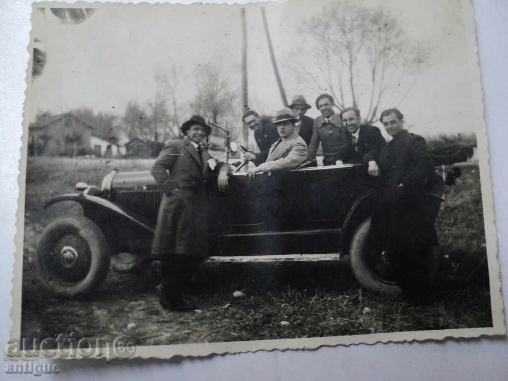 Auction  RED PICTURE-STAR VEHICLE.