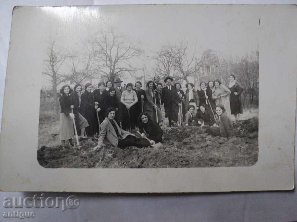 Auction RED PICTURE - WORKERS IN 1934 Auction RED PICTURE - WORKERS IN 1934