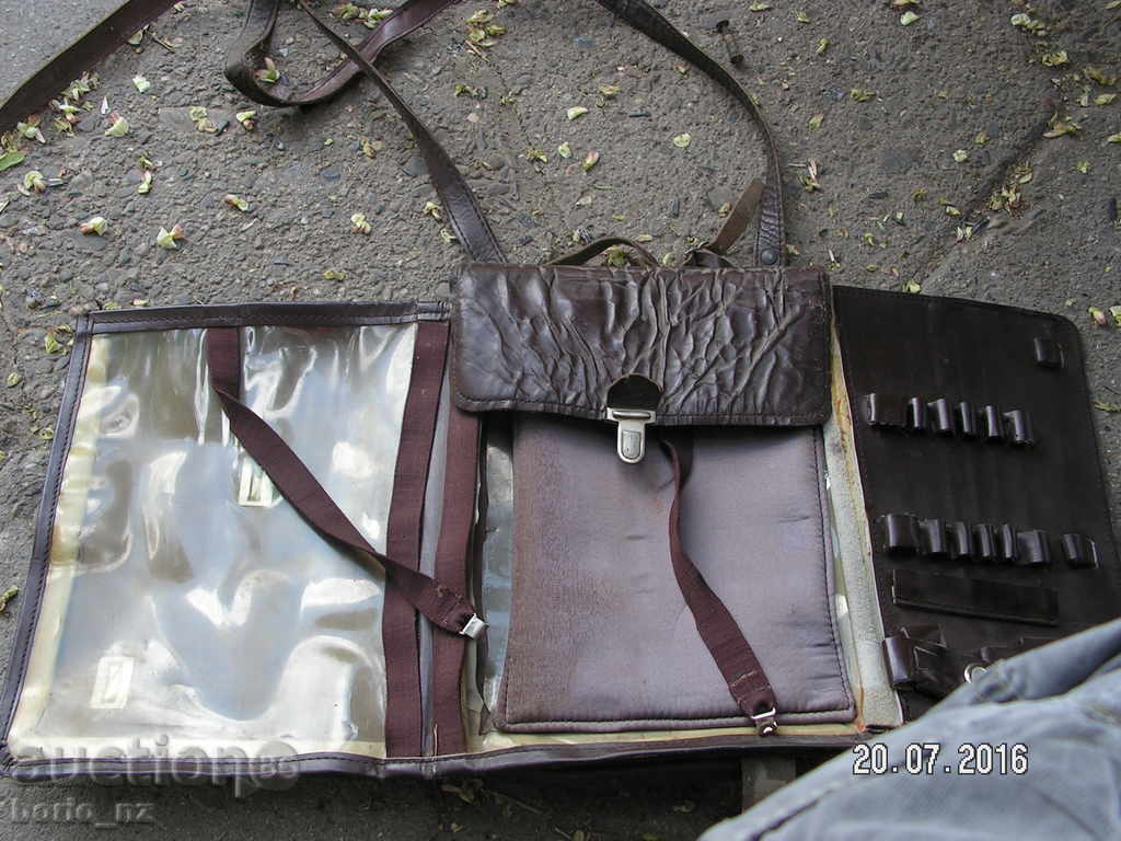 Аукцион 6661. СТАРА ВОЕННА ОФИЦЕРСКА КОМАНДИРСКА ЧАНТА ОТ СОЦА