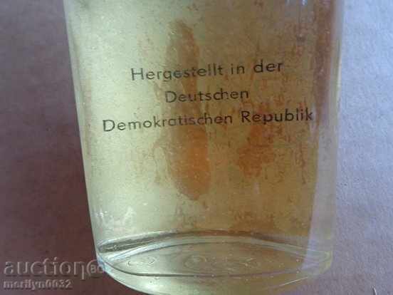 Παράδοση Ένα μπουκάλι κολόνια από τη Λαϊκή Δημοκρατία της Γερμανίας, μπουκάλι, μπουκάλι άρωμα Παράδοση Ένα μπουκάλι κολόνια από τη Λαϊκή Δημοκρατία της Γερμανίας, μπουκάλι, μπουκάλι άρωμα