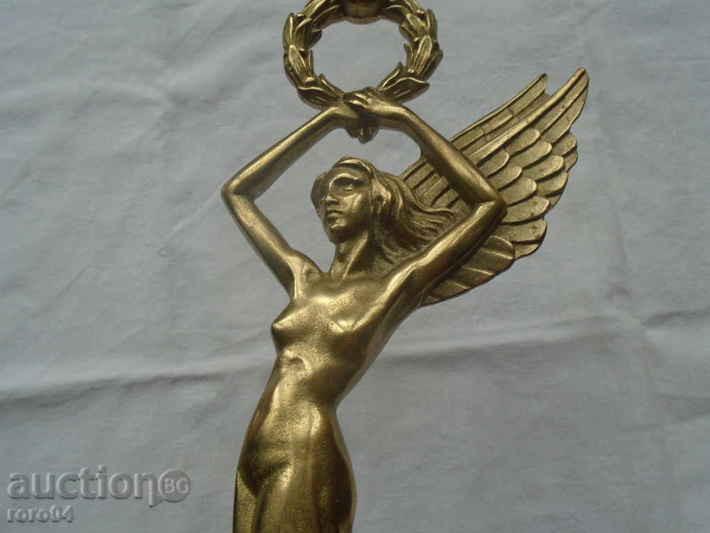 sculptura din bronz masiv „Femeie Nud“ cu lipsă cu preț 211.50 BGN | € 108.14