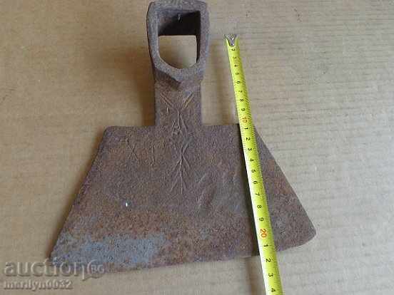 Auction Old pick, wrought iron, instrument, instrument Auction Old pick, wrought iron, instrument, instrument