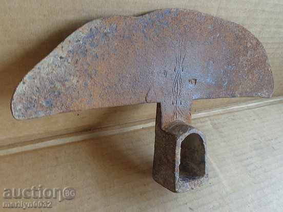 Delivery of Old pick, wrought iron, instrument, instrument Delivery of Old pick, wrought iron, instrument, instrument