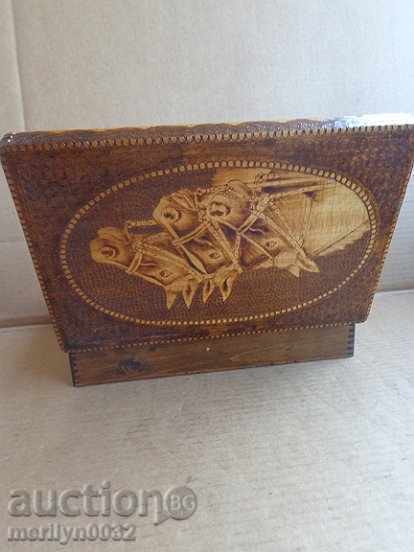 Licitație cutie Perogrfirana din cei 20 de ani ai secolului XX, Wood