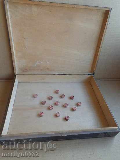 Delivery of Old carved woodcarving case, twentieth century, wooden Delivery of Old carved woodcarving case, twentieth century, wooden