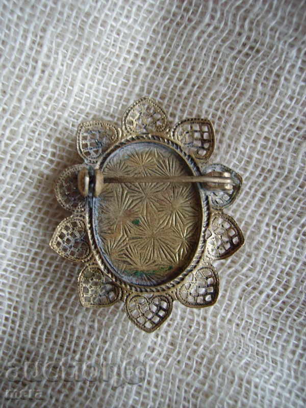 Kamea-brooch with price 20.00 BGN | € 10.23 Kamea-brooch with price 20.00 BGN | € 10.23
