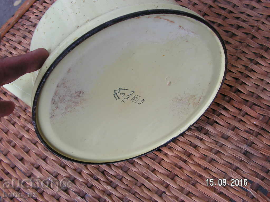 Auction  6753. CLASSIC SOCKS BIG EYELIATED BAG