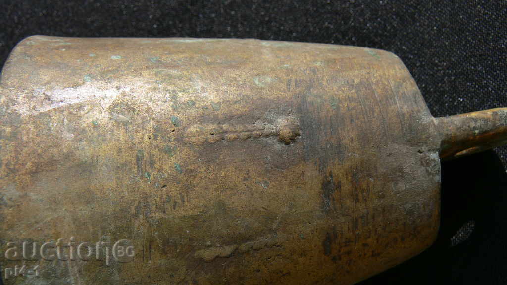 Auction Old bronze cauldron, bell Auction Old bronze cauldron, bell