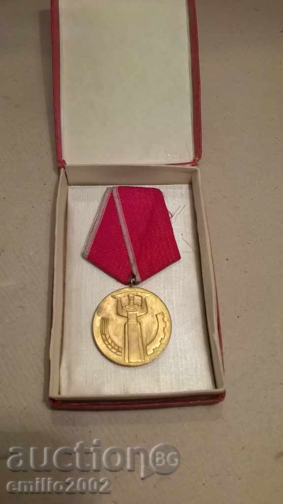 Medal - 25 years of power with a box