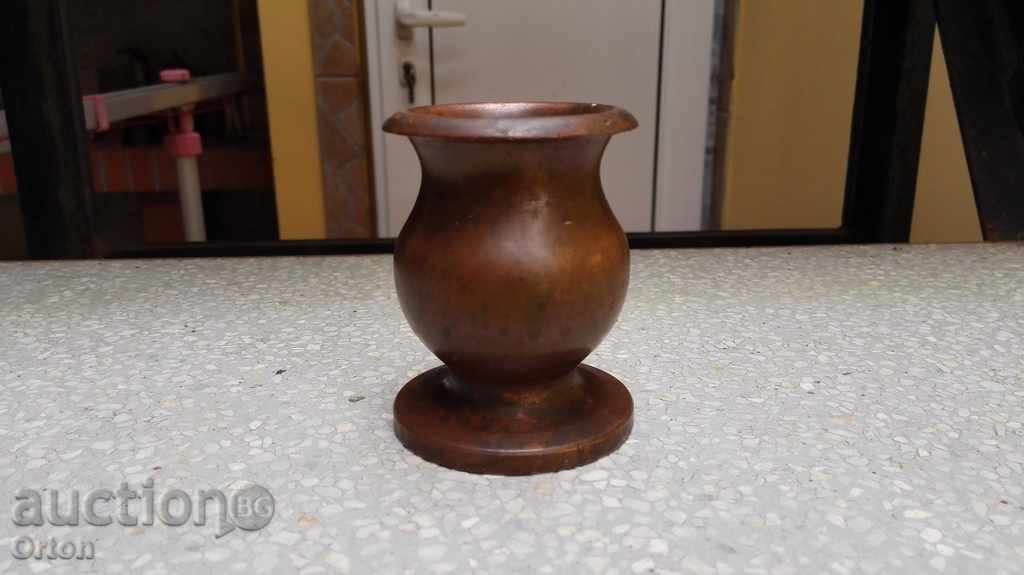 Old massive copper vase with price 12.00 BGN | € 6.14 Old massive copper vase with price 12.00 BGN | € 6.14