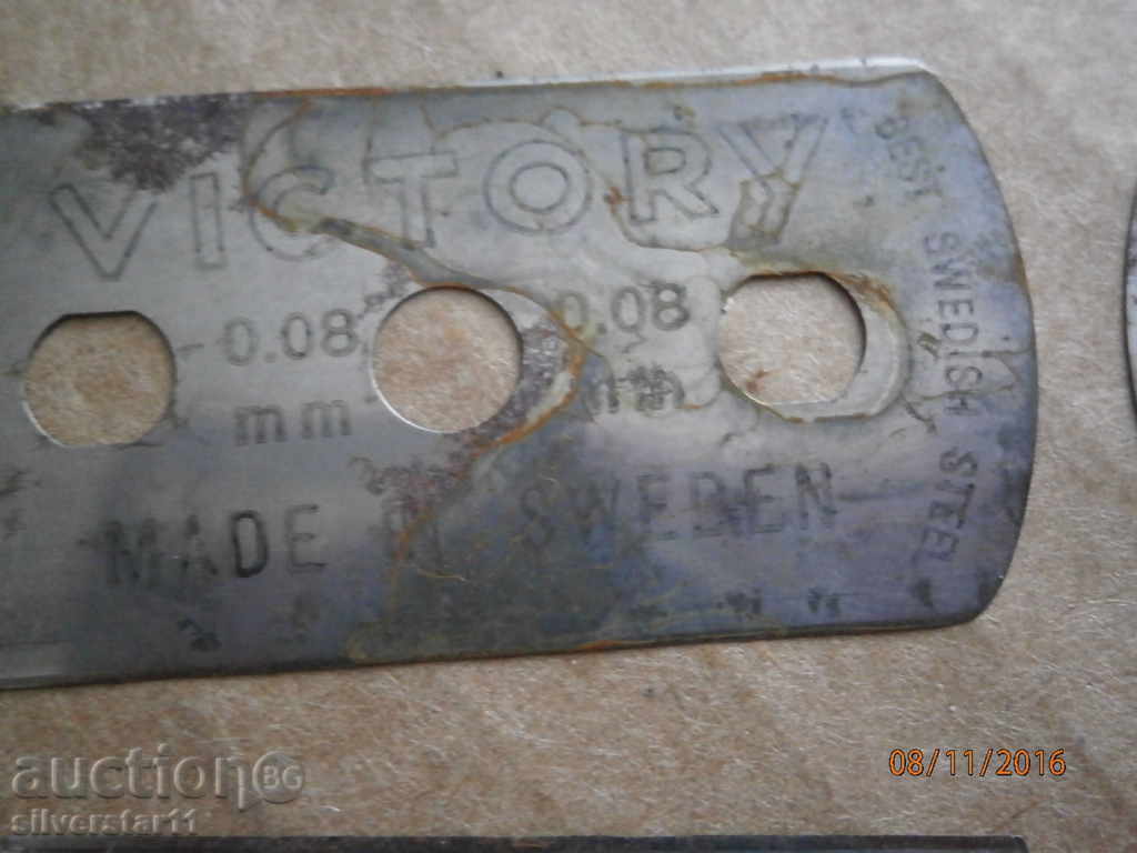 Delivery of Ancient shaving blades Delivery of Ancient shaving blades