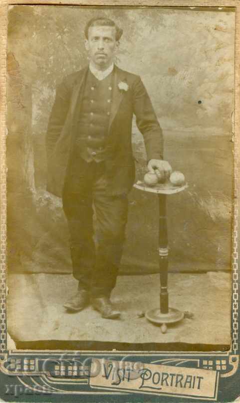 OLD PHOTOGRAPH - CARDBOARD - M0228