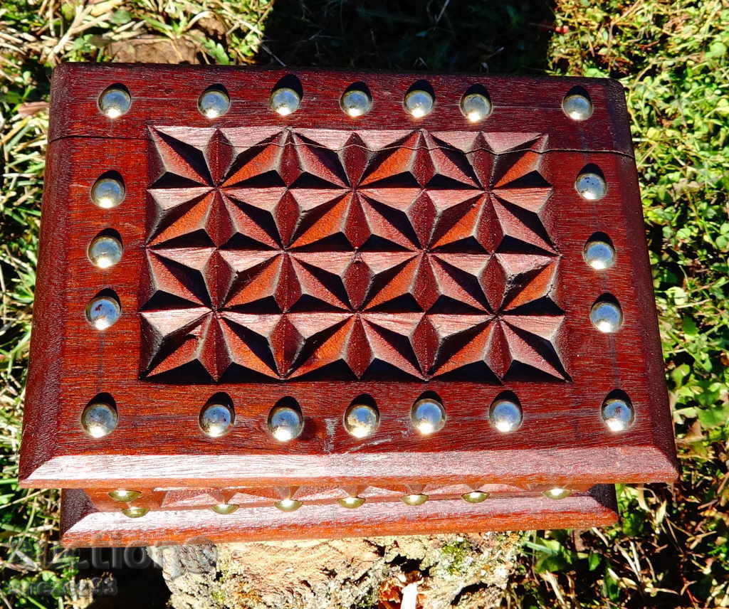 Solid wood jewelry box, brass fittings with price 12.00 BGN | € 6.14 Solid wood jewelry box, brass fittings with price 12.00 BGN | € 6.14