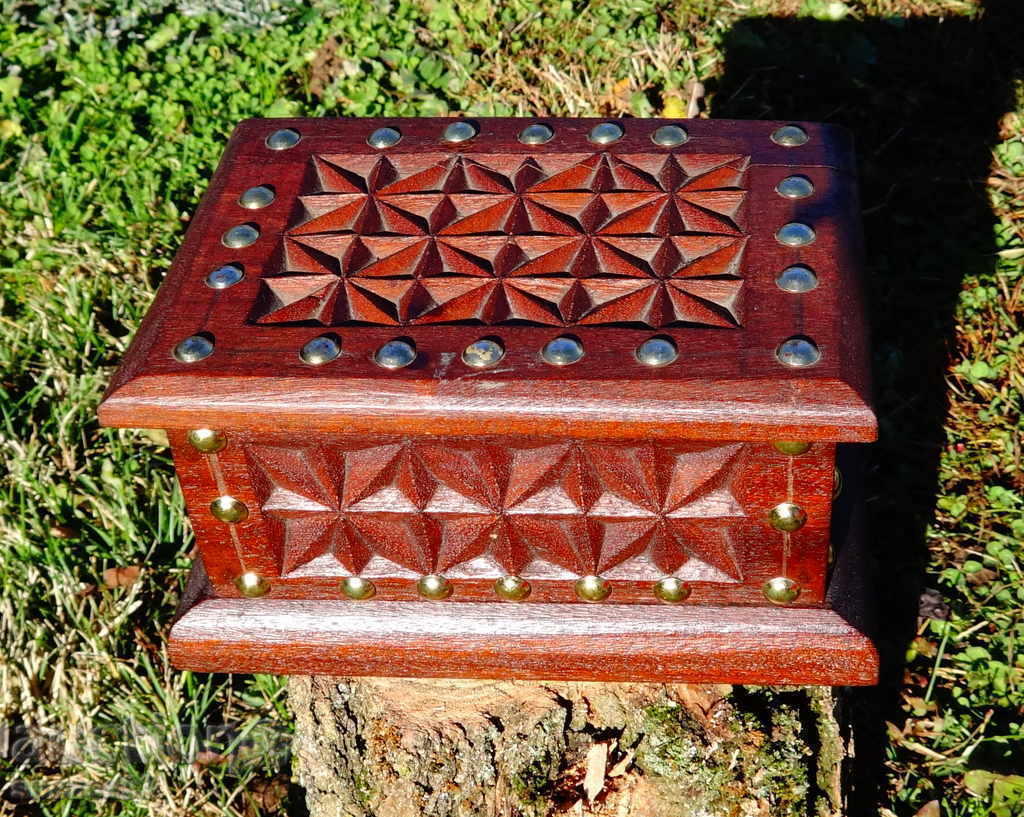 Box made of solid natural wood.