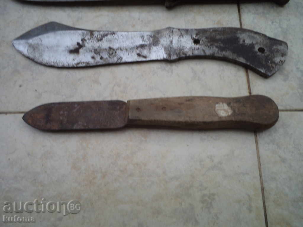 Доставка на ТРИ СТАРИ НОЖА Доставка на ТРИ СТАРИ НОЖА