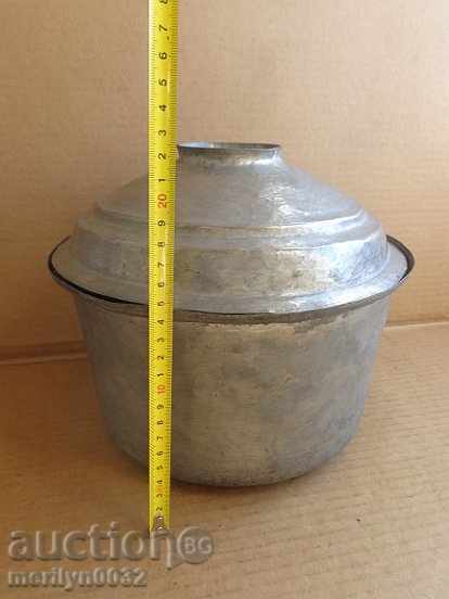 An old tinned pot, a baker's copper pot with lid with price 85.00 BGN | € 43.46