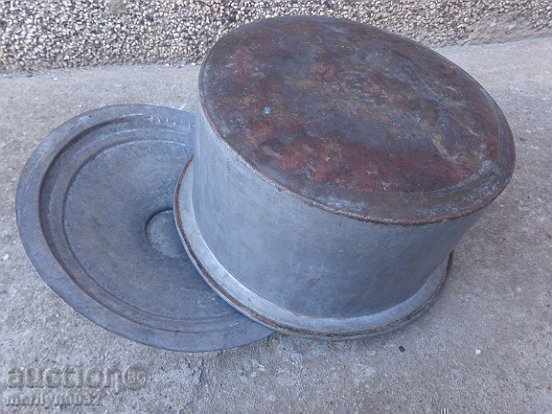 Auction Old tin pot, copper pot with lid Auction Old tin pot, copper pot with lid