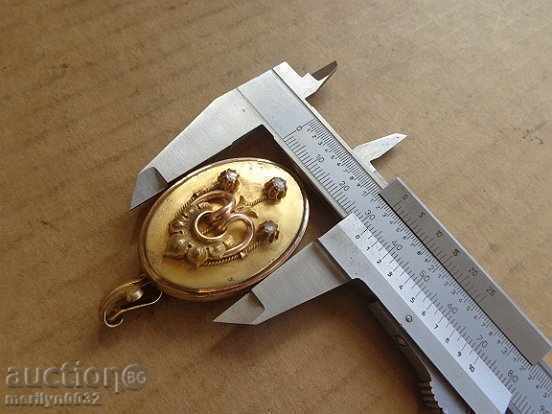 Auction Gold brooch medallion pendant jewelry with stones 11.5 g 14 K Auction Gold brooch medallion pendant jewelry with stones 11.5 g 14 K