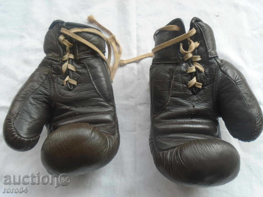 Παλιό γερμανικό γάντια του μποξ - ΑΡΙΣΤΗ με τιμή 112.50 BGN | € 57.52