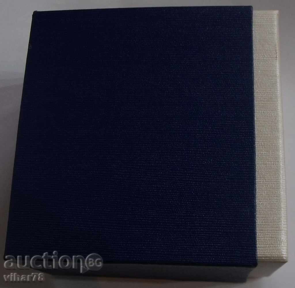 Delivery of watch case ROYAL LONDON Delivery of watch case ROYAL LONDON