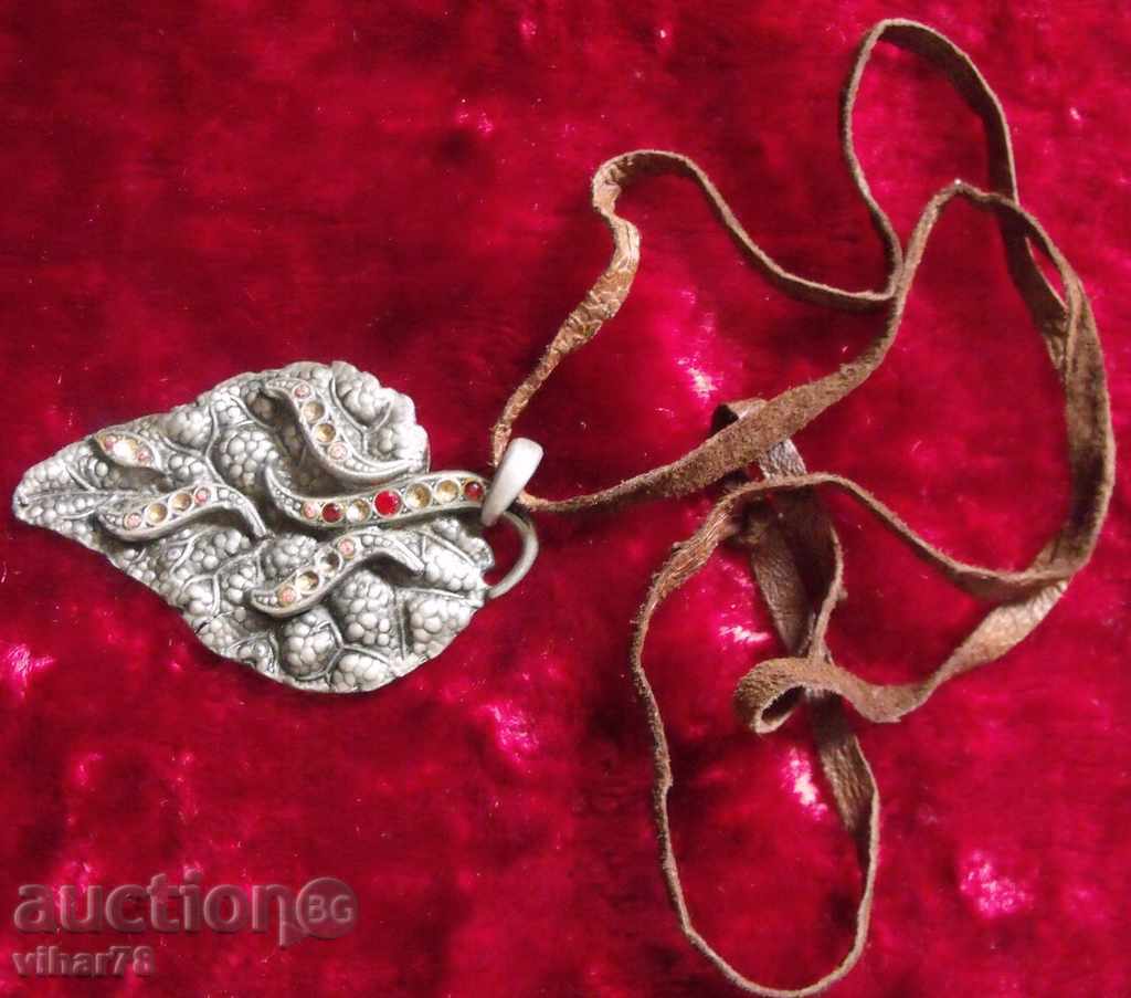 colier cu preț 19.99 BGN | € 10.22