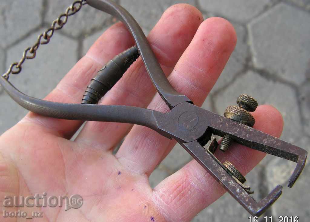 7005. CUTTING ELECTRICAL TECHNIQUES OF 20TH CENTURY MARKINGS with price 15.00 BGN | € 7.67 7005. CUTTING ELECTRICAL TECHNIQUES OF 20TH CENTURY MARKINGS with price 15.00 BGN | € 7.67