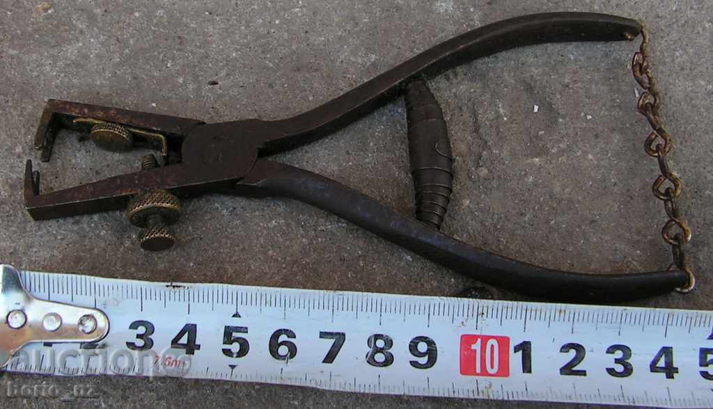7005. CUTTING ELECTRICAL TECHNIQUES OF 20TH CENTURY MARKINGS
