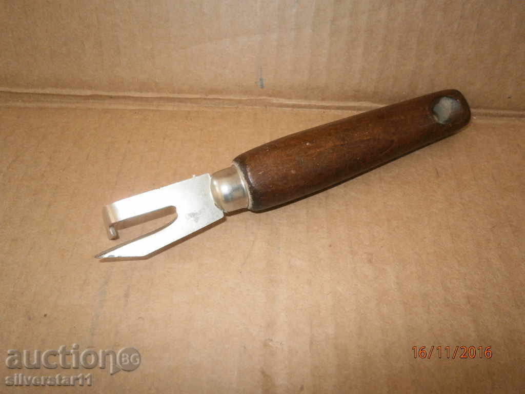 Auction can opener Auction can opener