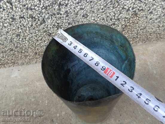 Auction  Old shell from a projectile, a vase, a cannon, a top