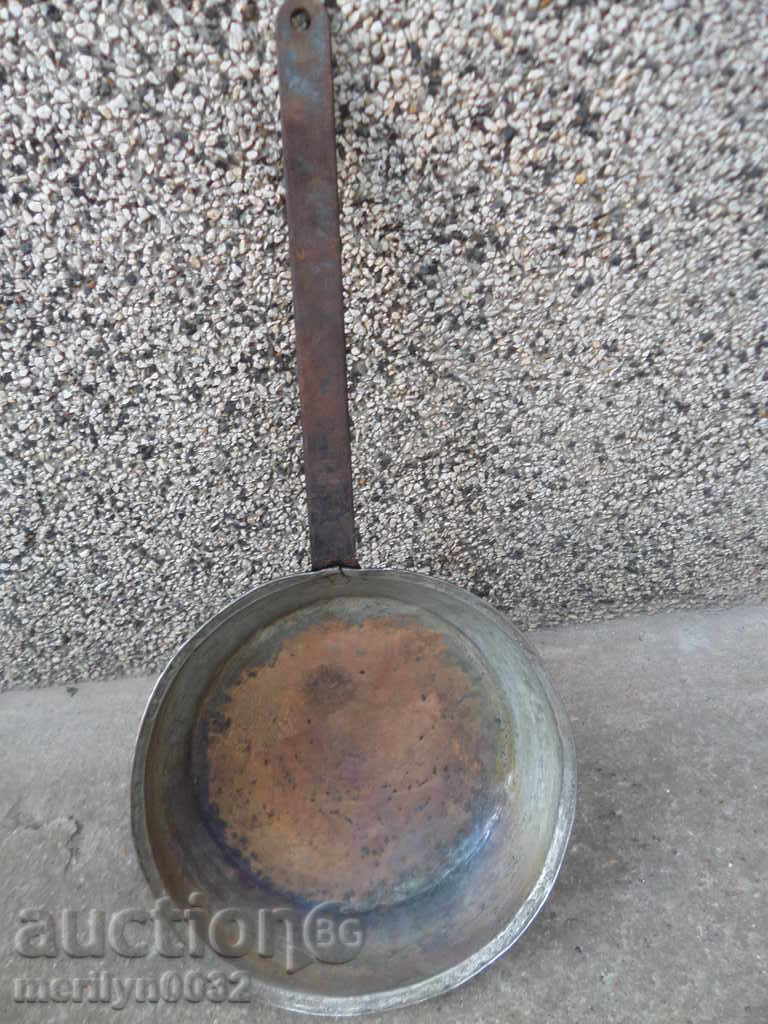 An old copper pan, a baker, a tray, a copper pot - 5 An old copper pan, a baker, a tray, a copper pot - 5