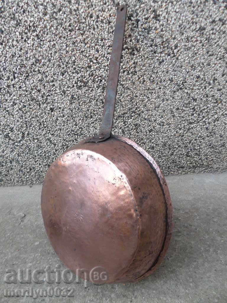 An old copper pan, a baker, a tray, a copper pot - 6 An old copper pan, a baker, a tray, a copper pot - 6