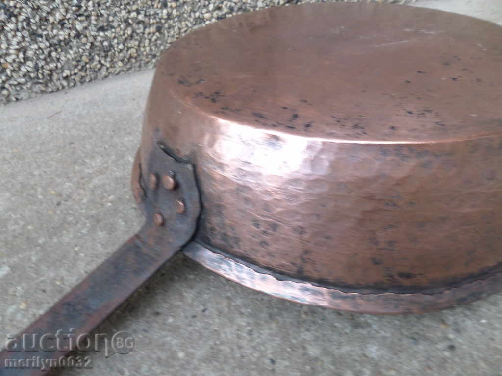 An old copper pan, a baker, a tray, a copper pot - 7 An old copper pan, a baker, a tray, a copper pot - 7