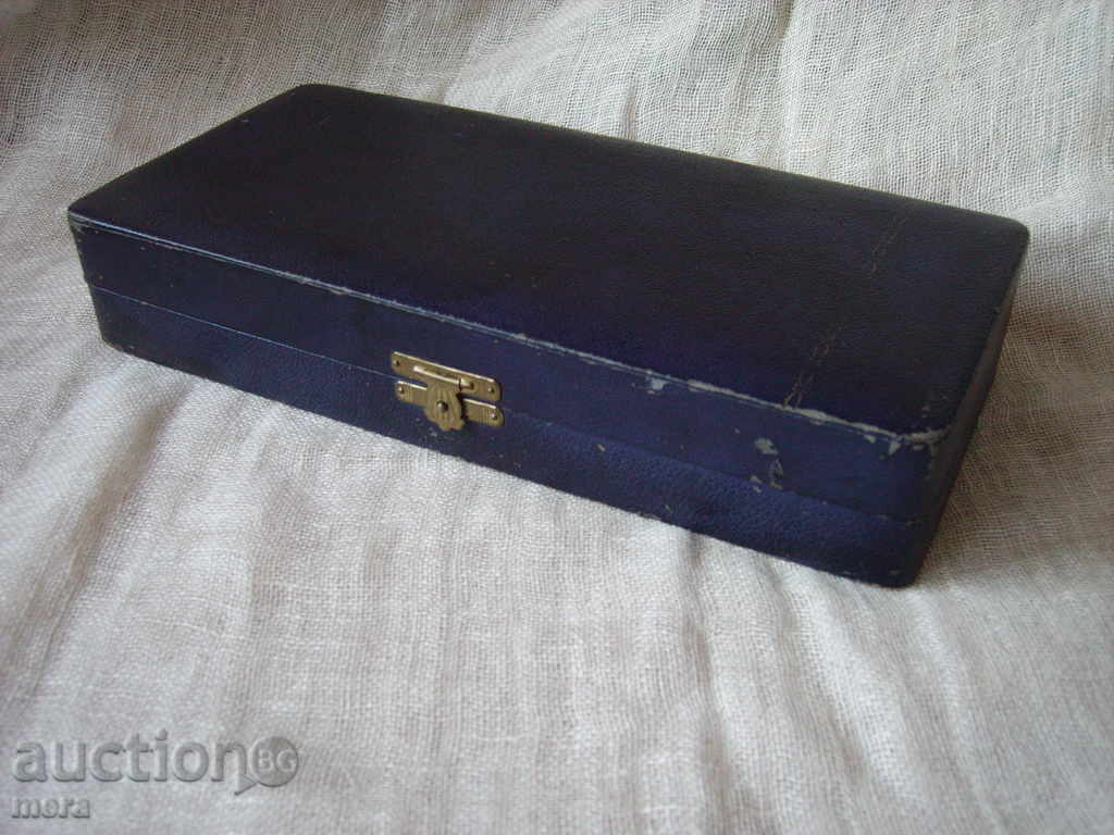 Auction  An old set of recipe sets in a box