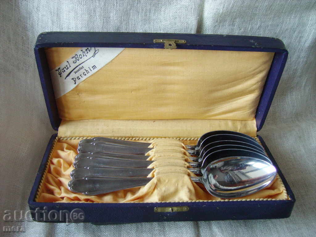 Delivery of An old set of recipe sets in a box