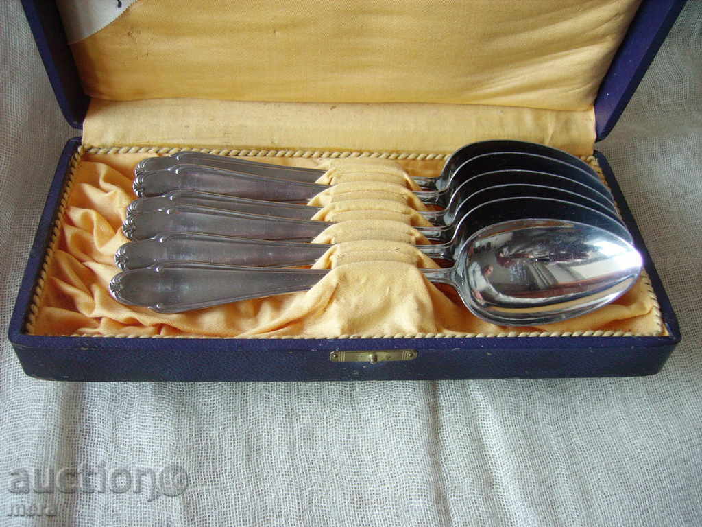 An old set of recipe sets in a box - 5