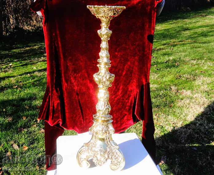 Majestic bronze candlestick 6 kg., baroque. Majestic bronze candlestick 6 kg., baroque.