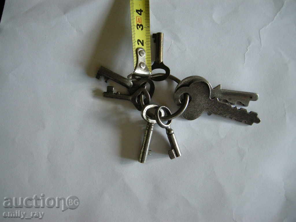 Delivery of lots of old little keys Delivery of lots of old little keys