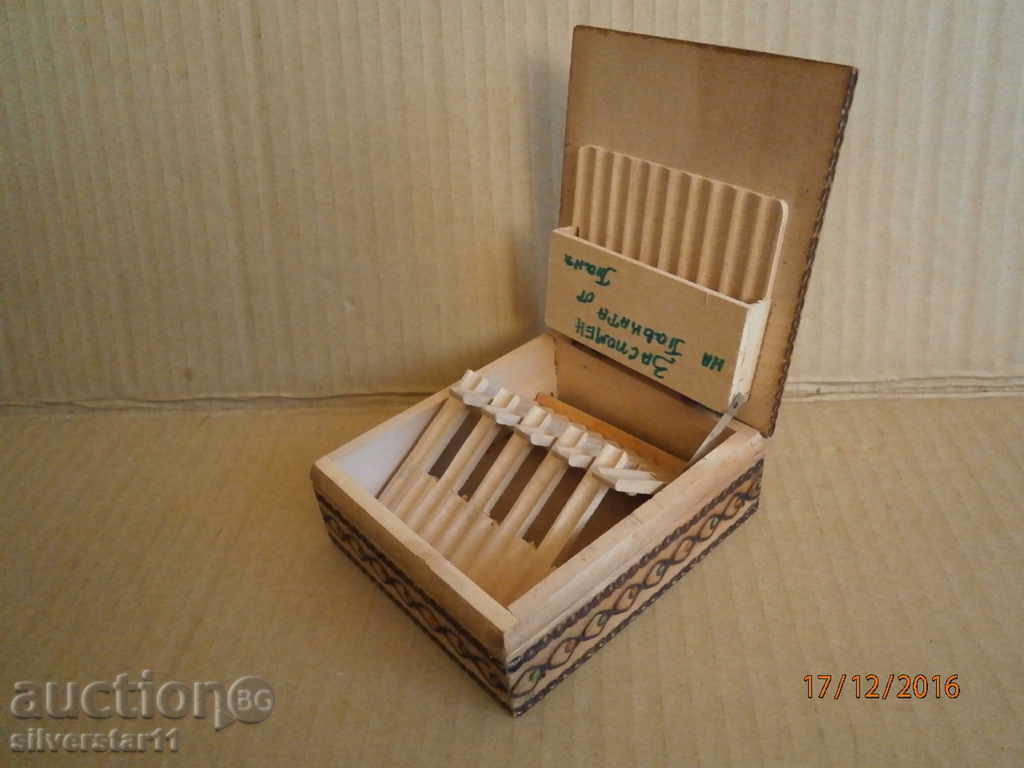 Auction  wooden box cigarette pyrographic cigarette tobacco