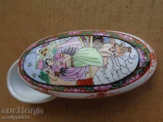 Porcelain hand-painted jewelry box with price 69.00 BGN | € 35.28 Porcelain hand-painted jewelry box with price 69.00 BGN | € 35.28