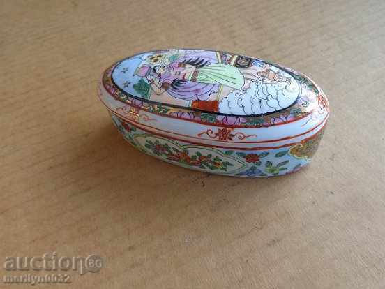 Porcelain hand-painted jewelry box - 6 Porcelain hand-painted jewelry box - 6