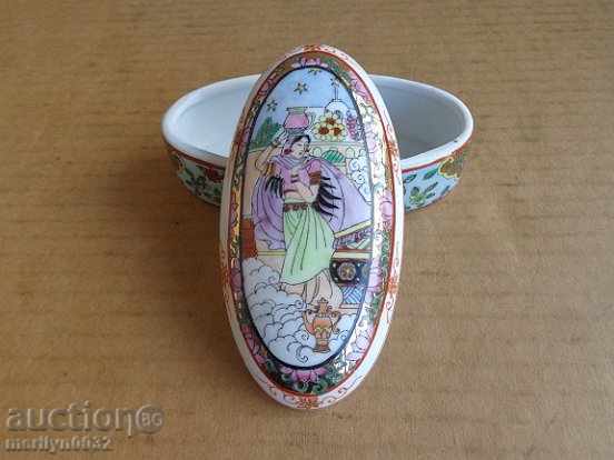 Porcelain hand-painted jewelry box - 7 Porcelain hand-painted jewelry box - 7