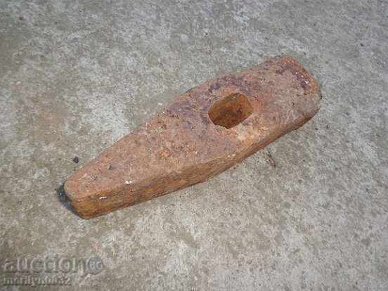 Голям стар каменарски чук, брадва топор млат, токмак лом с цена 59.00 лв. | € 30.17 Голям стар каменарски чук, брадва топор млат, токмак лом с цена 59.00 лв. | € 30.17