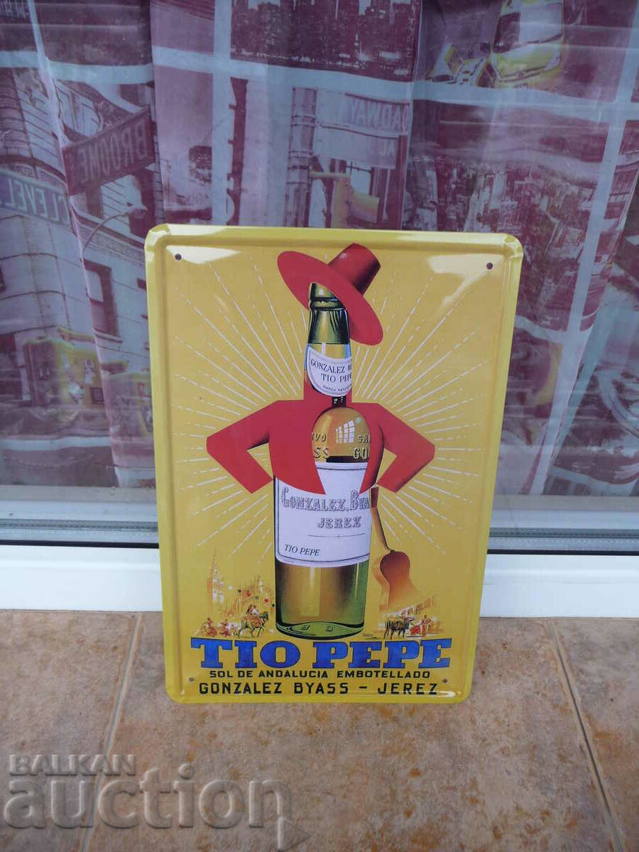 Μεταλλική επιγραφή οινόπνευμα κρασιού Tio Pepe που διαφημίζει οινοποιείο Ισπανίας